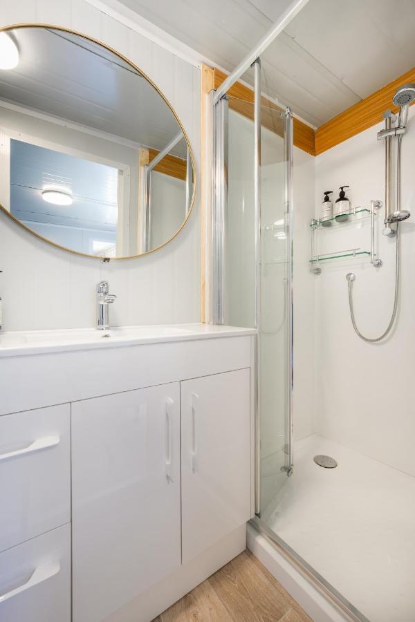 Pukekohe Cosy Cabin To Stay Even Better Than Glamping מראה חיצוני תמונה